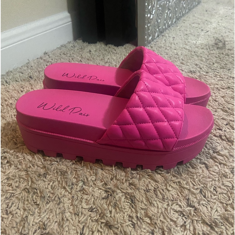 Wild pair size 7 sandals